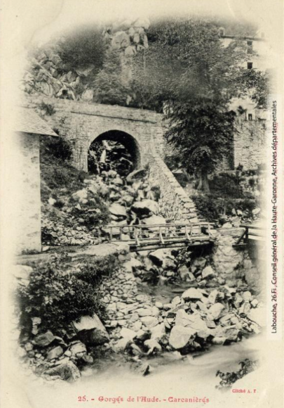 25. Gorges de l'Aude : Carcanières / cliché A. T. [photographie Amédée Trantoul (1837-1910)]. - Toulouse : Labouche frères, imprimeur-éditeur, [entre 1900 et 1904]. - Carte postale. - (Sites et monuments du Sud-Ouest - 4e série) (1900/1904)
